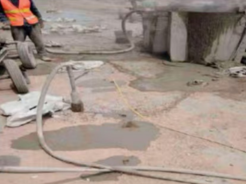 铜鼓水泥混凝土路面板底注浆技术 路面脱空注浆整治方案