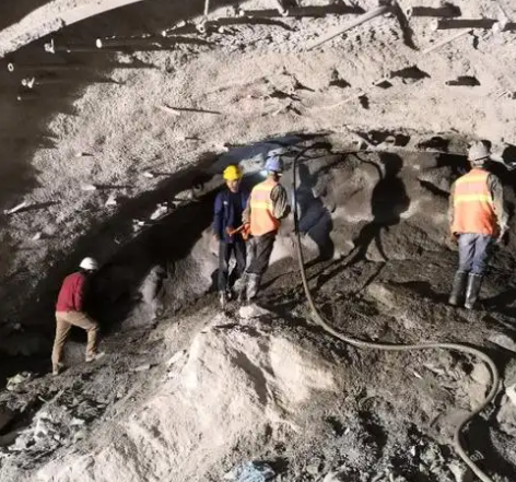 铜鼓拱顶带模注浆料的施工流程及注意事项